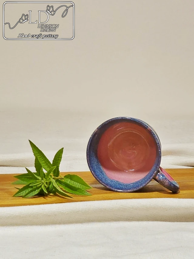 גלריית תמונות של כוסות בעיצובים שונים